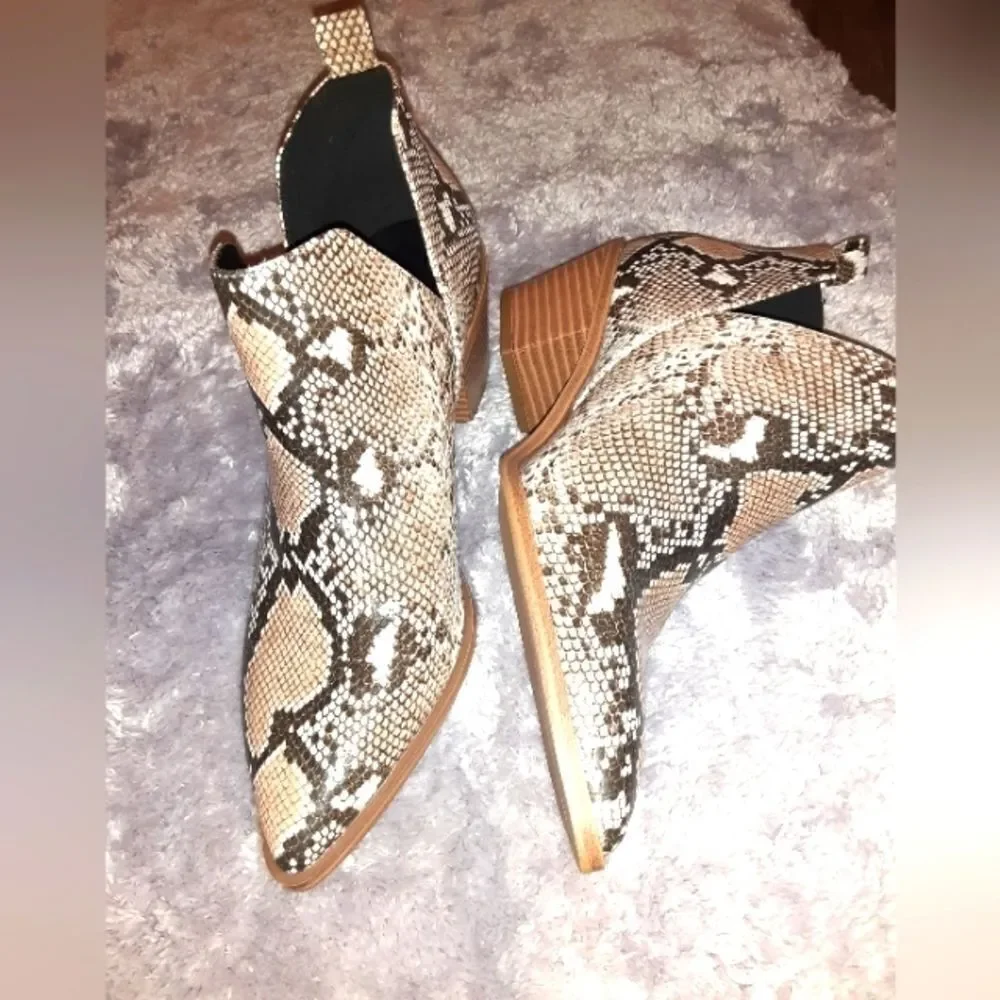 Ladies Western Snakeprint cut out ankle boots sz 9.5
